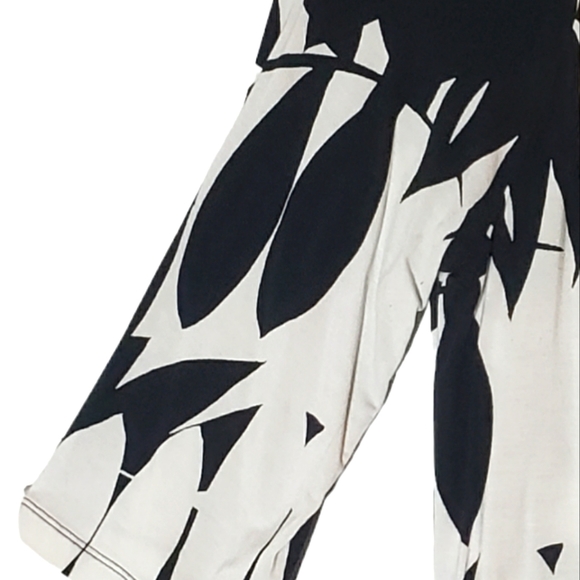 Ruby Rd women's PS black/white floral print pullover blouse. 885 - Picture 3 of 5